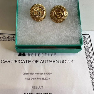 Chanel vintage Gold CC Logo Clip-on earrings