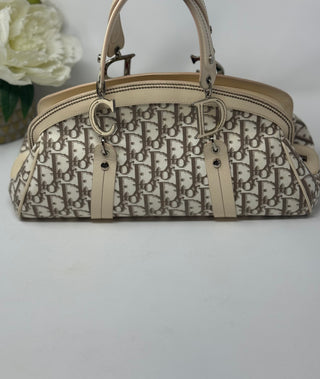 CHRISTIAN DIOR Beige Diorissimo Embroidered Flowers Tote Bag Beige (Copy)