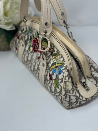 CHRISTIAN DIOR Beige Diorissimo Embroidered Flowers Tote Bag Beige (Copy)
