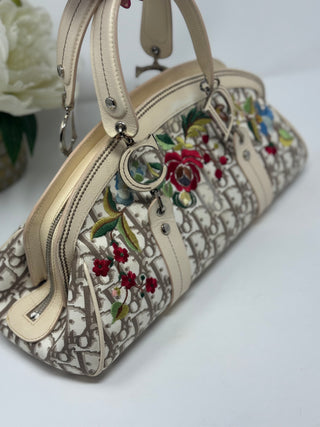 CHRISTIAN DIOR Beige Diorissimo Embroidered Flowers Tote Bag Beige (Copy)
