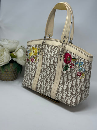 CHRISTIAN DIOR Beige Diorissimo Embroidered Flowers Tote Bag Beige